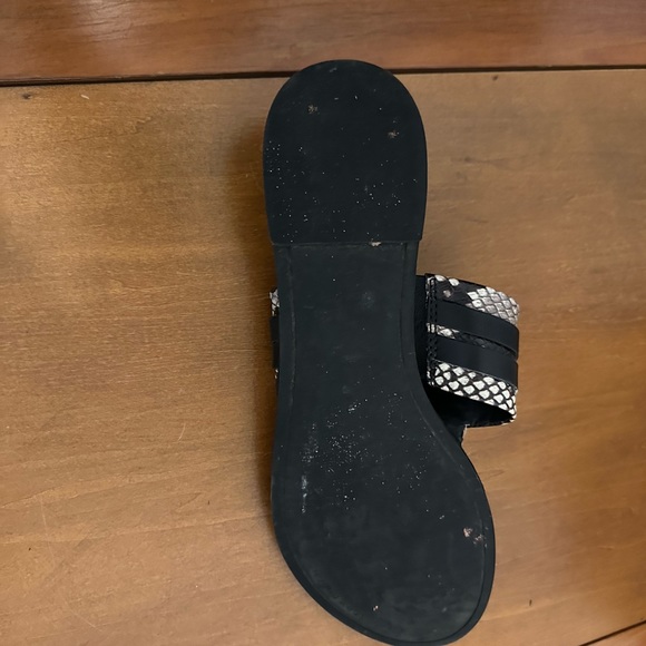 Worn maybe 4 times. Comes w box. - Picture 5 of 5